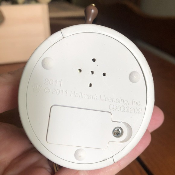 2011 Animated Musical Hallmark Keepsake Ornament Hickory Tree Harmony - Picture 8 of 10